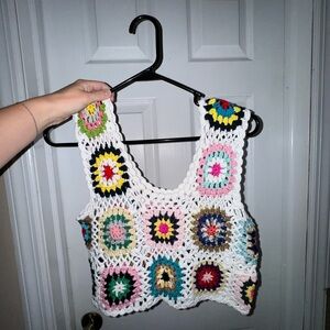 White and Pink Cropped Sleeveless Tank Top